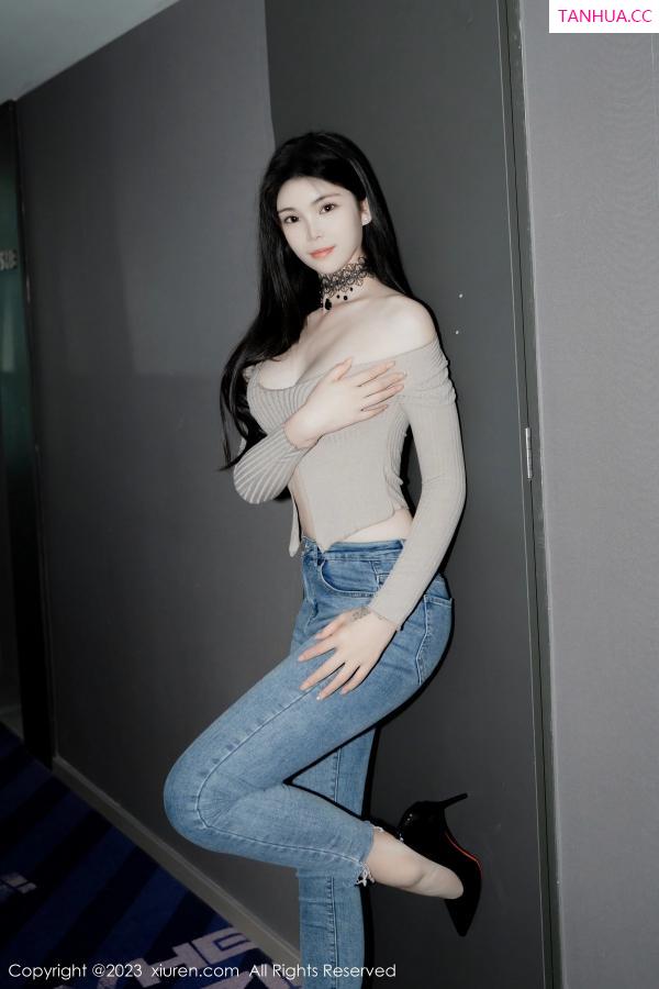   [XiuRen]高清写真图 2023.04.26 No.6636 雪糕CiCi 牛仔裤美腿第10张图片